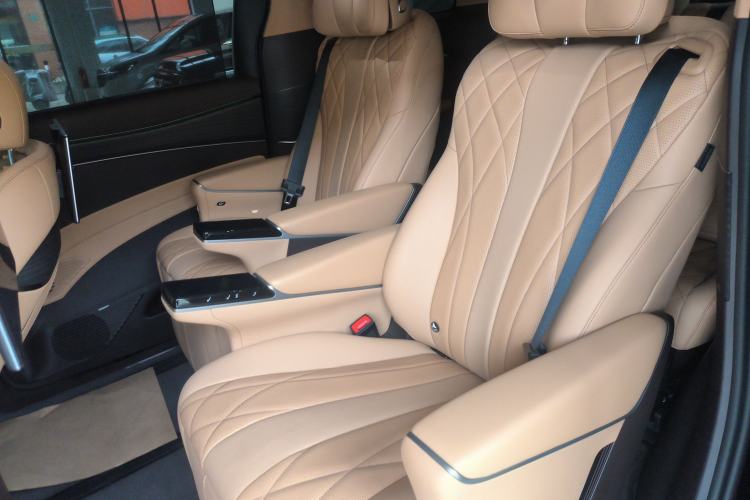 Used Denza D9 2025 DM-i Intelligent Drive 1020 Four-Wheel Drive Flagship Model
