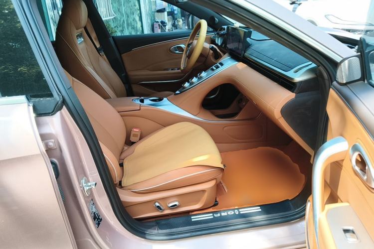 Used ORA Lightning Cat 2022 555 km Luxury Edition
