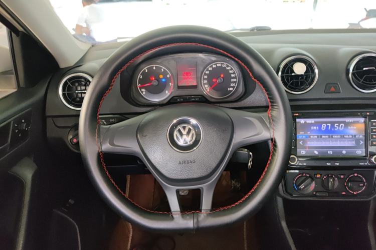 Used Volkswagen Jetta 2017 1.5L Manual Fashion Edition
