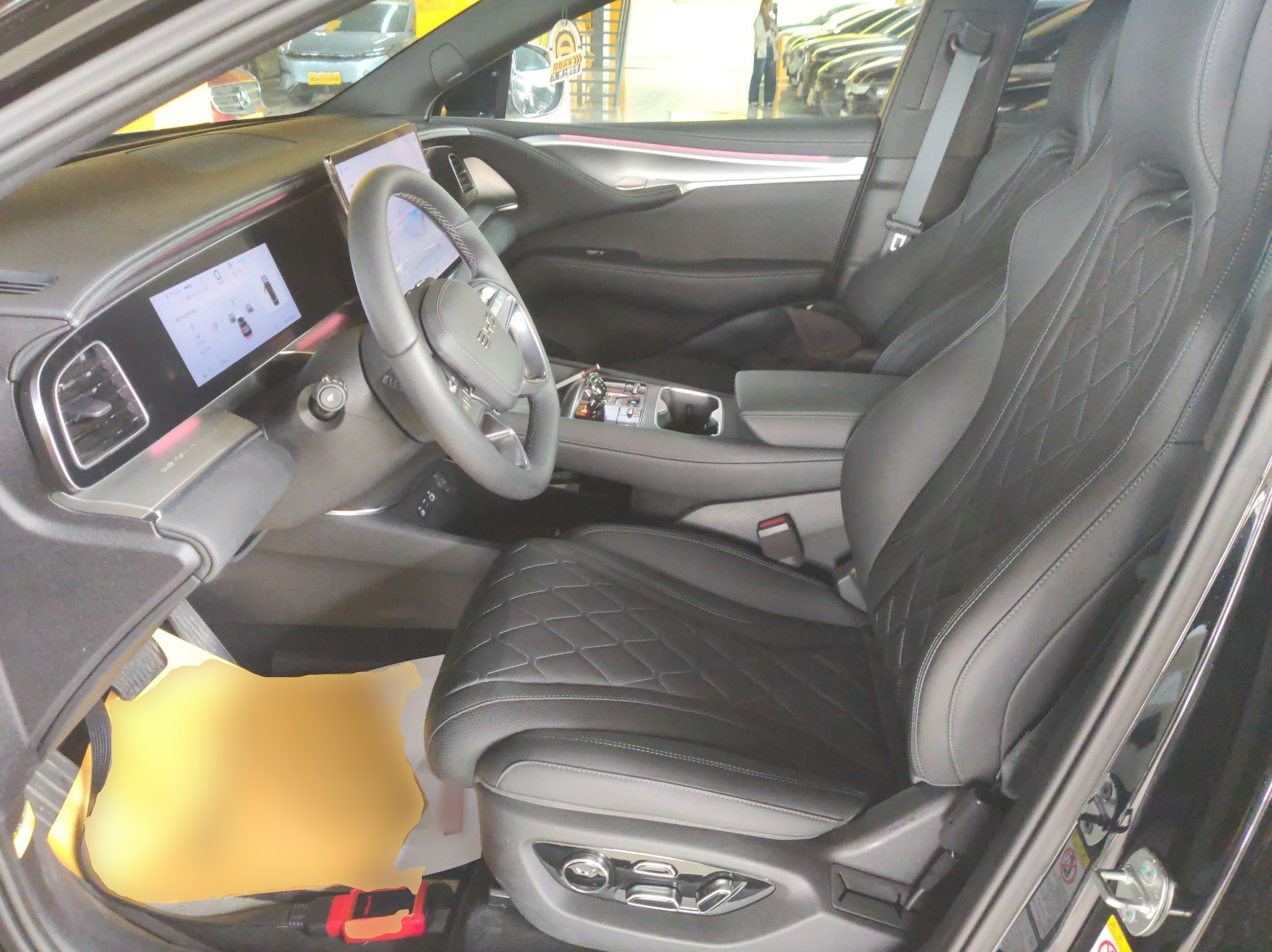 المقاعد الأمامية داخل السيارة