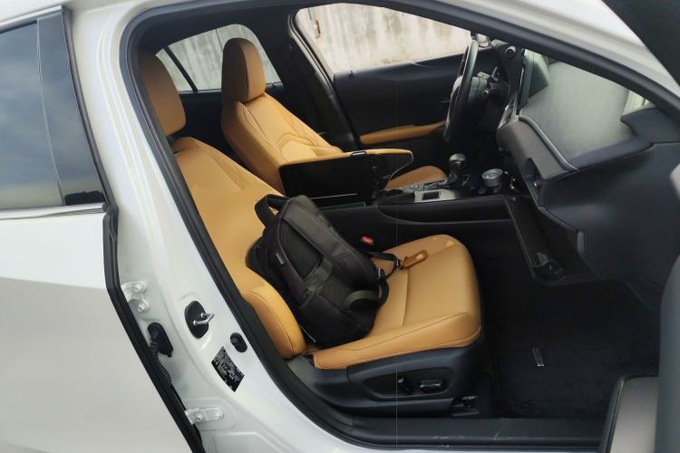 Used Lexus UX 2022 260h Explore-Edition
