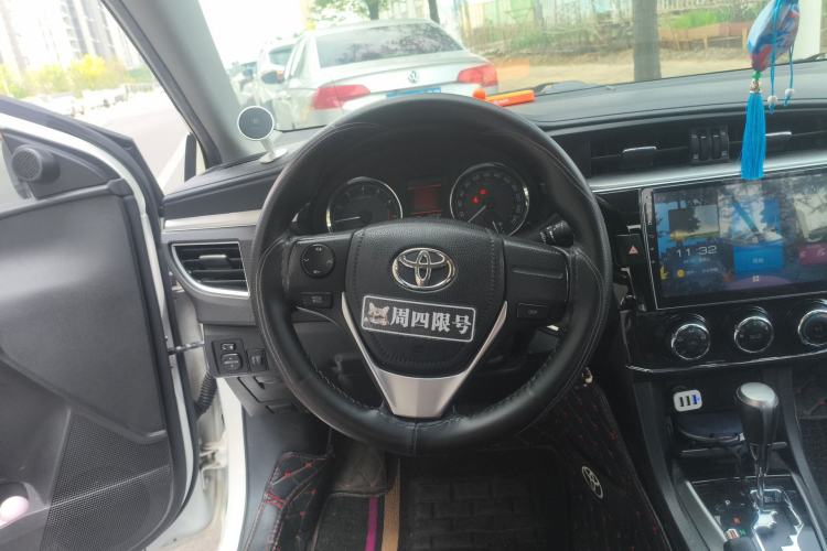 Used Toyota Corolla 2014 1.6L CVT GL-i Leather Edition Steering Wheel