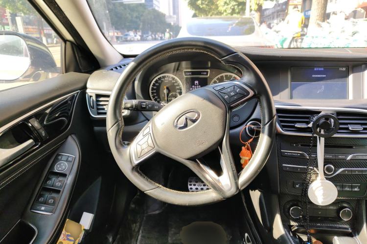 Used Infiniti QX30 2017 2.0T Four-Wheel Drive Fashion Edition
