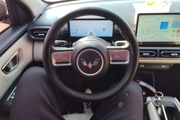 Used Wuling Bingo PLUS 2024 330 km Range Five-Seater Version
