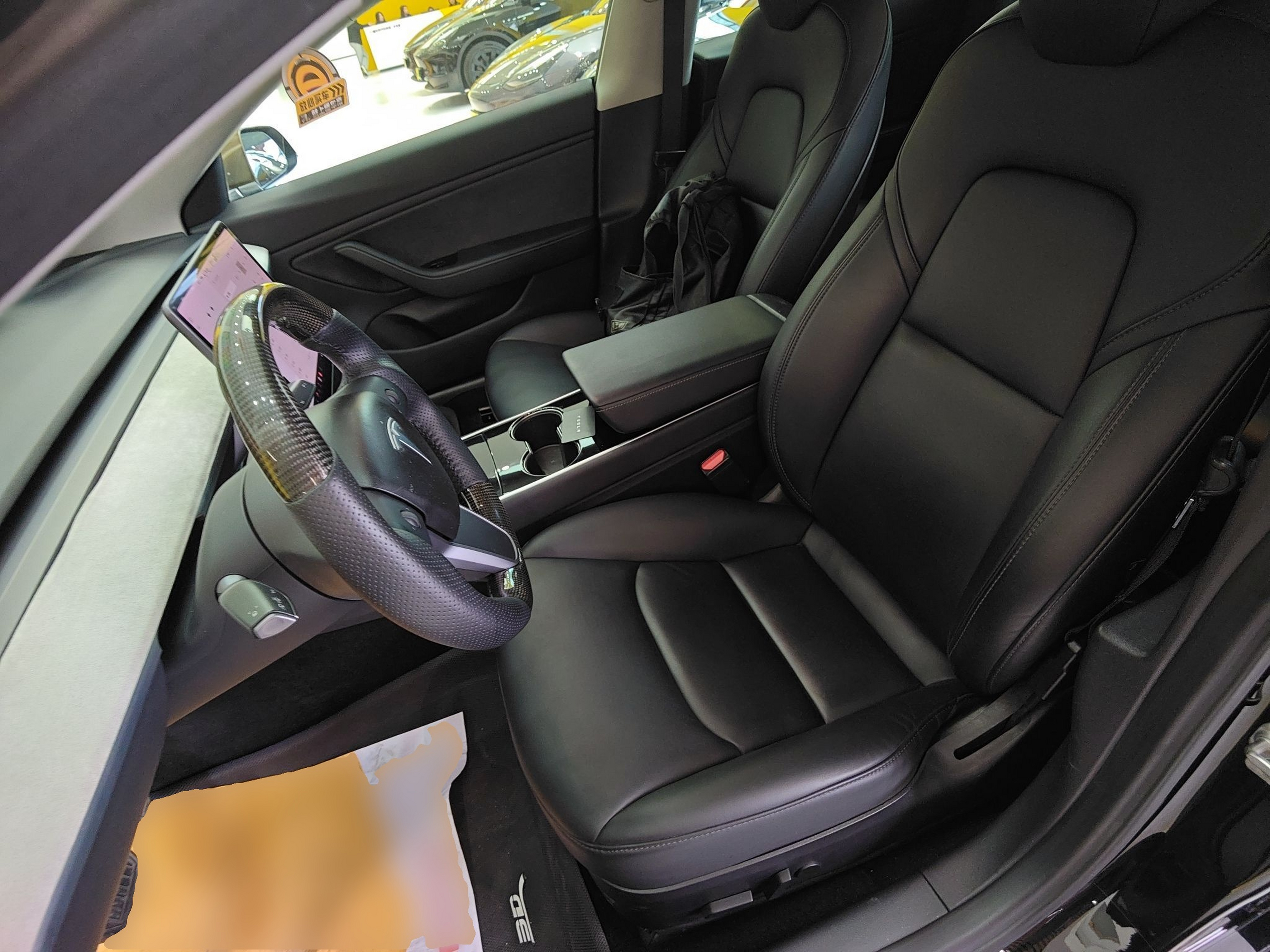 المقاعد الأمامية داخل السيارة