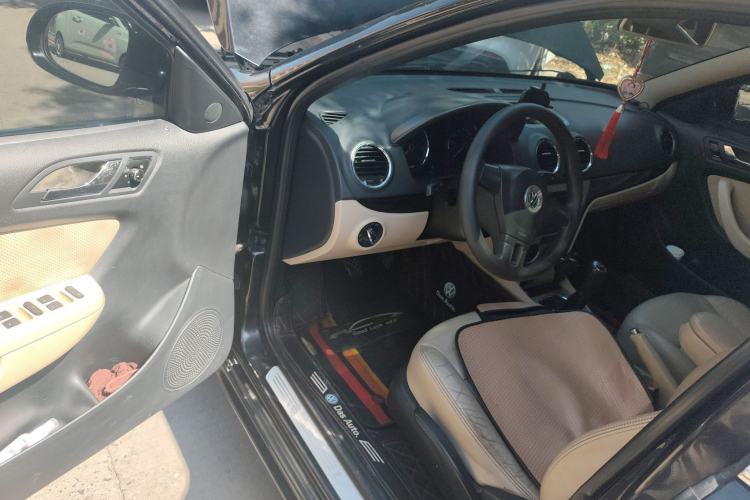 Used Volkswagen Lavida 2011 1.6L Manual - Premium Edition Driver Seat