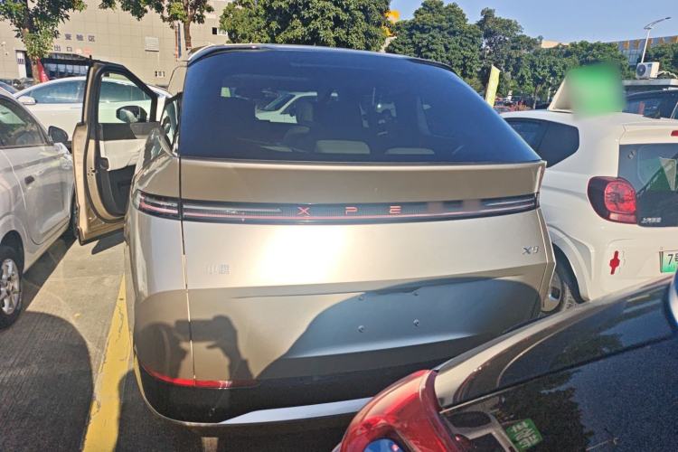 Used XPeng X9 2024 702 Ultra-Long Range Max
