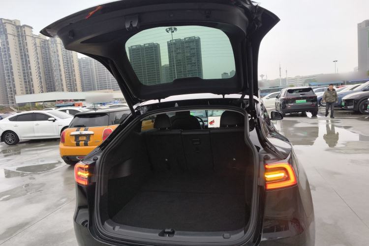 Used Tesla Model Y 2023 Rear-Wheel-Drive Version Trunk