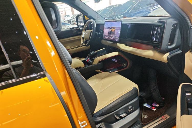 Used Formula Leopard 5 2023 Navigator Edition
