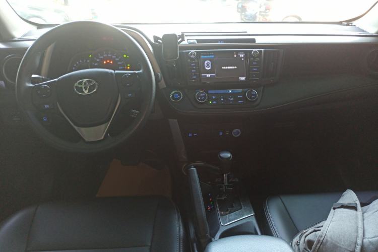 Used Toyota RAV4 2016 2.0L CVT Two-Wheel Drive Fashion Edition China V Standard