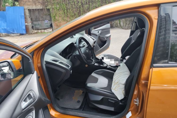 Used Ford Focus 2015 Hatchback 1.6L Manual Fashion Edition