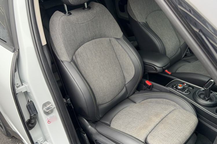 Used MINI Countryman 2019 1.5T COOPER Artist Weekend Travel Edition Right Front Seat