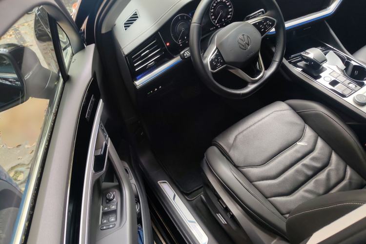 Used Volkswagen Touareg New Energy 2021 eHybrid Driver Seat