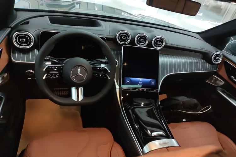 Used Mercedes-Benz GLC 2025 GLC 300 L 4MATIC Luxury Model 5 Seats
