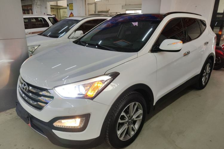 Used Hyundai Santa Fe 2013 2.0T Automatic All-Wheel Drive Top Trim