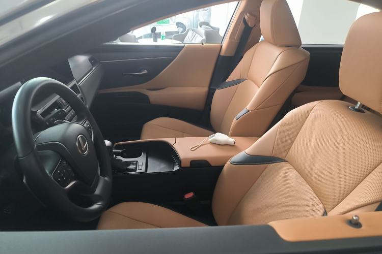 Used Lexus ES 2023 200 Excellence Edition Left Front Seat