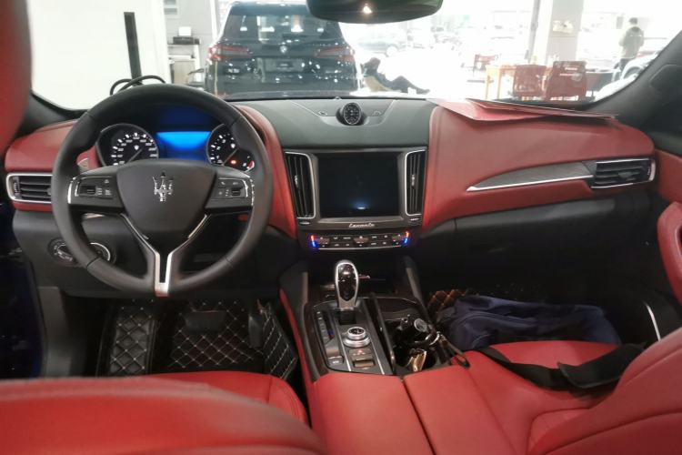 Used Maserati Levante 2016 3.0T S Standard Model Center Console