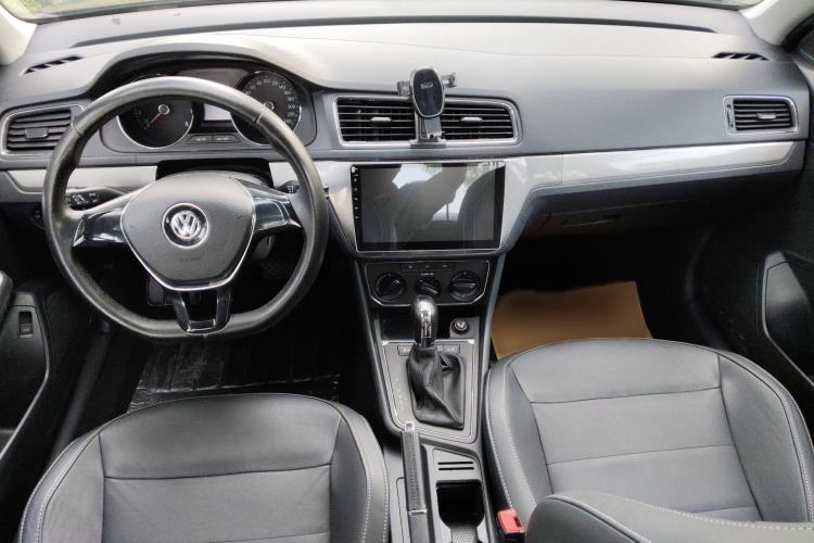 Used Volkswagen Lavida 2015 1.6L Automatic Comfort Edition Interior 4