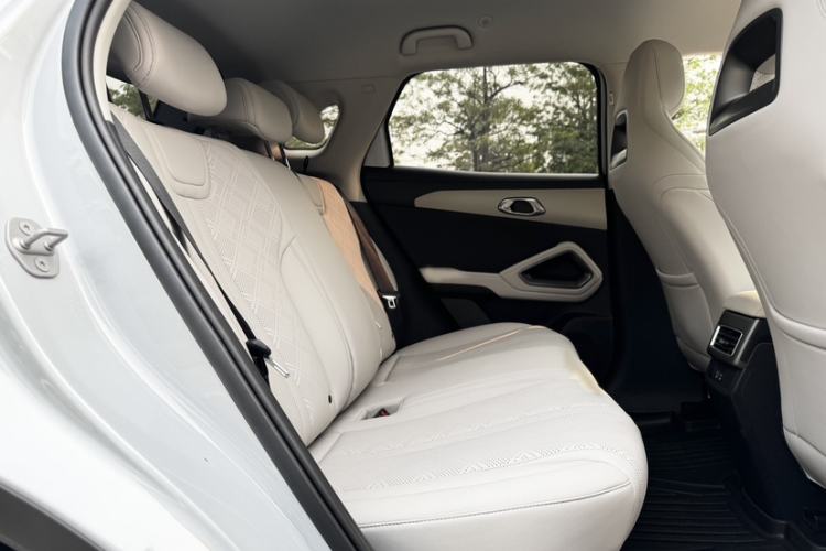 Used BYD Yuan UP 2025 Intelligent Driving Version 401 KM Dynamic Edition Interior 8