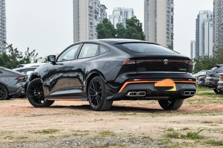 Used CHANGAN UNI-V 2024 1.5T Prestige Sport Edition
