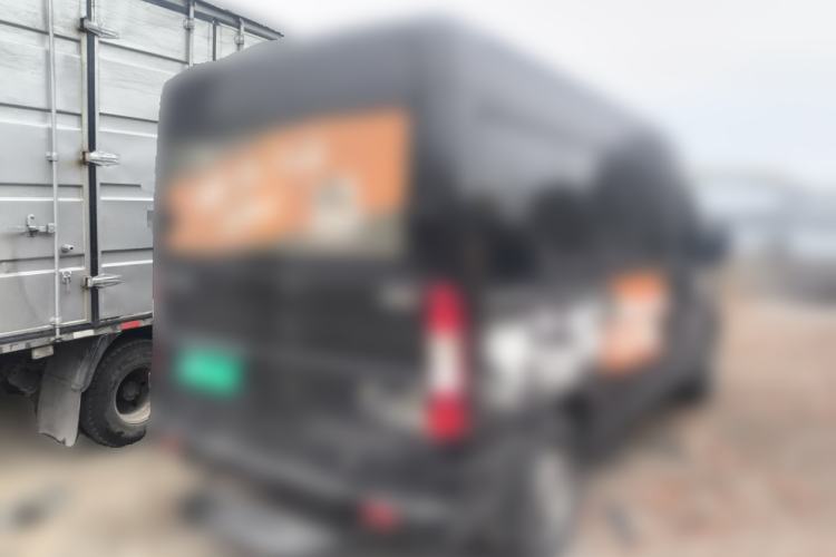 Used Dongfeng Yufeng 2023 V9+ 2.0T Manual Front-Wheel-Drive Multi-Function Mid-Roof Van with 7/8/9 Seats
