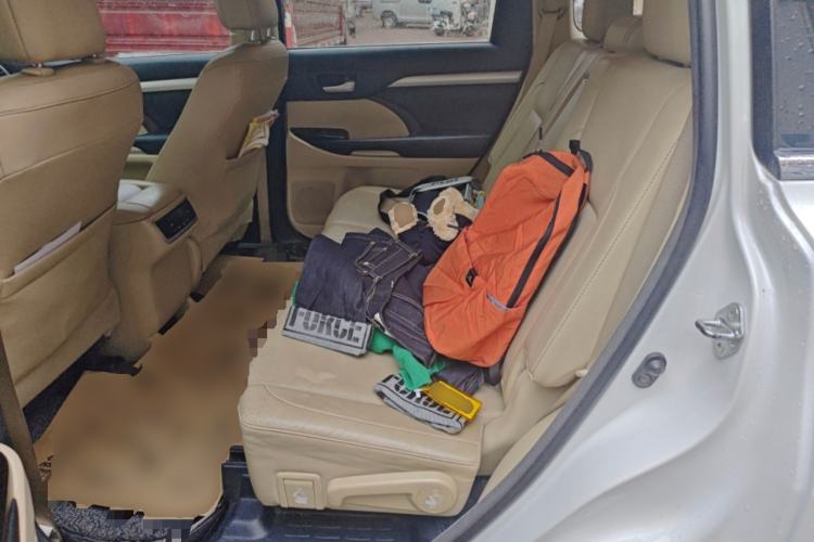 Used Toyota Highlander 2015 2.0T Four-Wheel Drive Luxury Edition 7-Seater Left Rear Seat