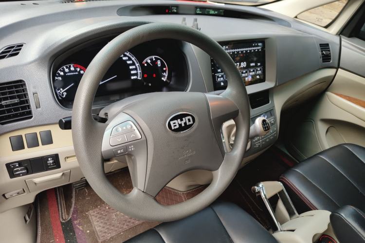 Used BYD M6 2013 2.0L Manual Comfort Edition