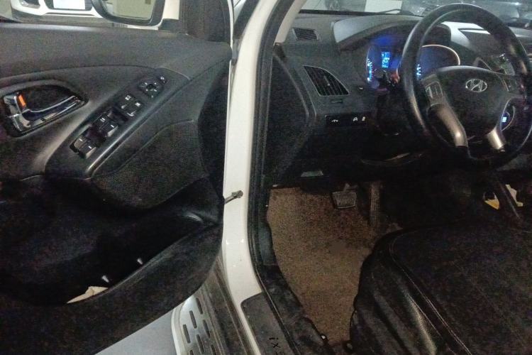 Used Hyundai ix35 2015 2.0L Automatic 2WD Smart Type China IV
