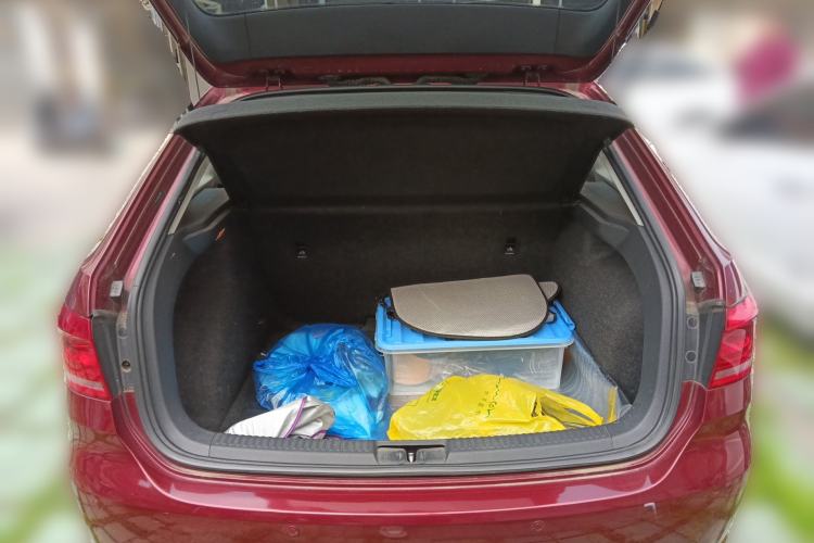 Used Volkswagen Gran Lavida 2013 1.6L Automatic Fashion Model