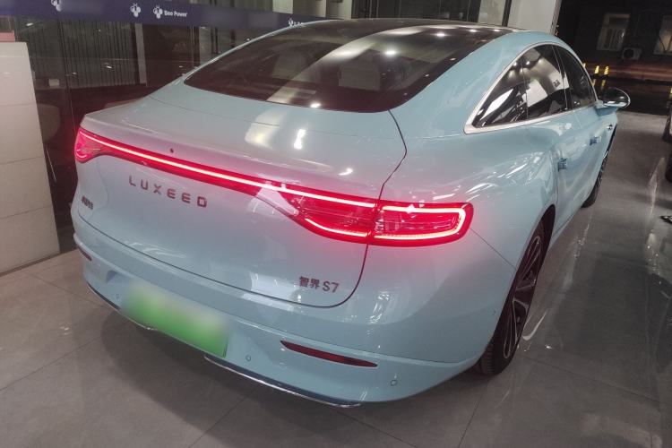 Used Hima Luxeed S7 2025 785 km Ultra