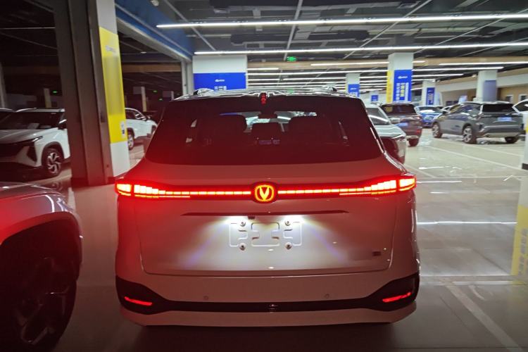 Used CHANGAN CS75 PLUS 2025 4th Generation 1.5T New Blue Whale Smart Luxury Edition Rear