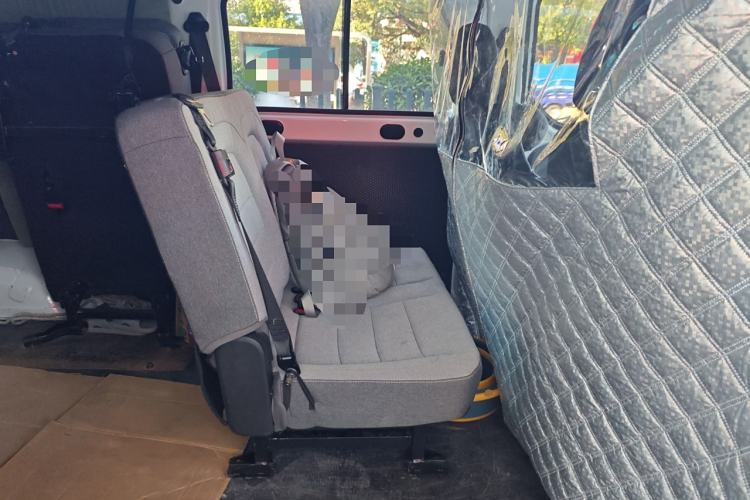 Used Wuling Yangguang 2024 300km Comfort-Grade Passenger Van 60kW
