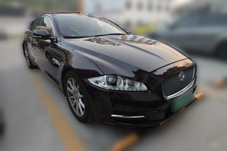 Used Jaguar XJ 2014 XJL 3.0 SC Two-Wheel-Drive Panoramic Business Edition Front Right 45 Deg