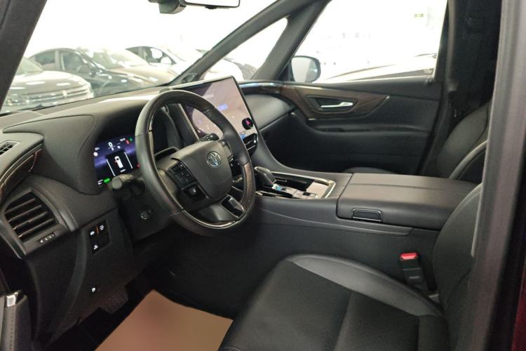 Used Toyota Alphard 2024 Dual-Engine 2.5L Deluxe Edition
