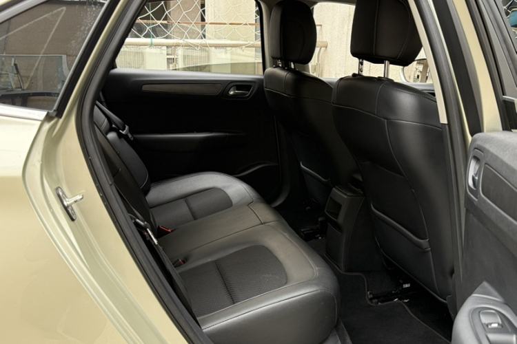 Used Citroen C4 Sega 2016 1.6L Automatic Luxury Model Interior 6