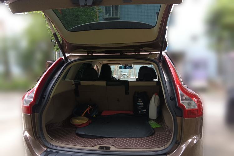 Used Volvo XC60 2011 2.0T ZhiZun Edition Trunk