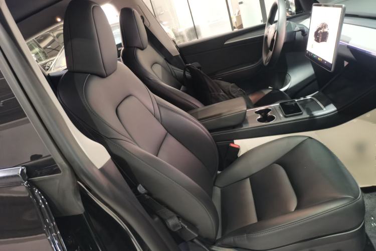 Used Tesla Model Y 2023 Rear-Wheel-Drive Version Right Front Seat