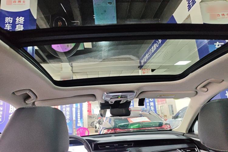 Used Hongqi H5 2025 2.0T Automatic Flag Edition – 500 000 Units Commemorative Version
