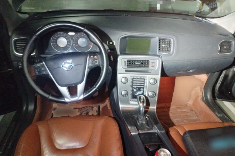 Used Volvo V60 2013 T5 Comfort Edition Center Console