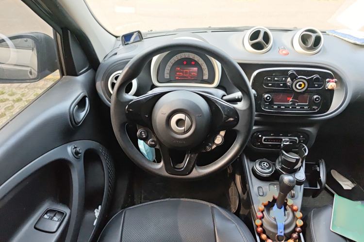 Used smart forfour 2018 1.0L 52 kW Dynamic Edition Steering Wheel