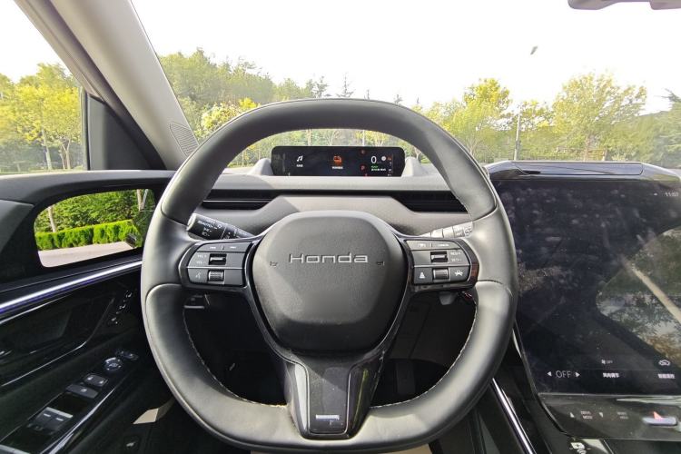 Used Honda P7 2025 Rear-Drive Long-Range Pro
