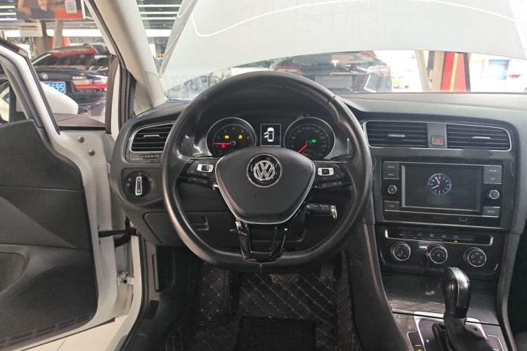 Used Volkswagen Golf 2018 230TSI Automatic Comfort Model
