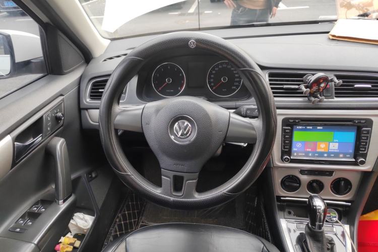 Used Volkswagen Lavida 2015 1.6L Automatic Comfort Edition
