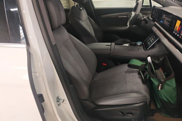 Used VOYAH PASSION 2024 PHEV Four-Wheel Drive Ultra-Long Range Executive Edition Right Front Seat