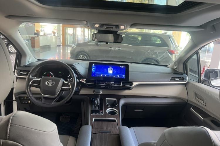 Used Toyota Granvia 2023 2.5L Hybrid Comfort Edition