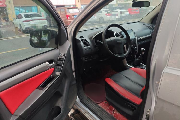 Used Isuzu D-MAX 2018 2.5T Two-Wheel-Drive Base Version JE4D25Q5A