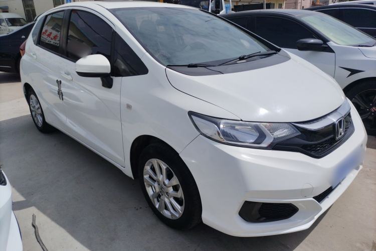 Used Honda Fit 2018 1.5L CVT Comfort Sunroof Version Front Right 45 Deg