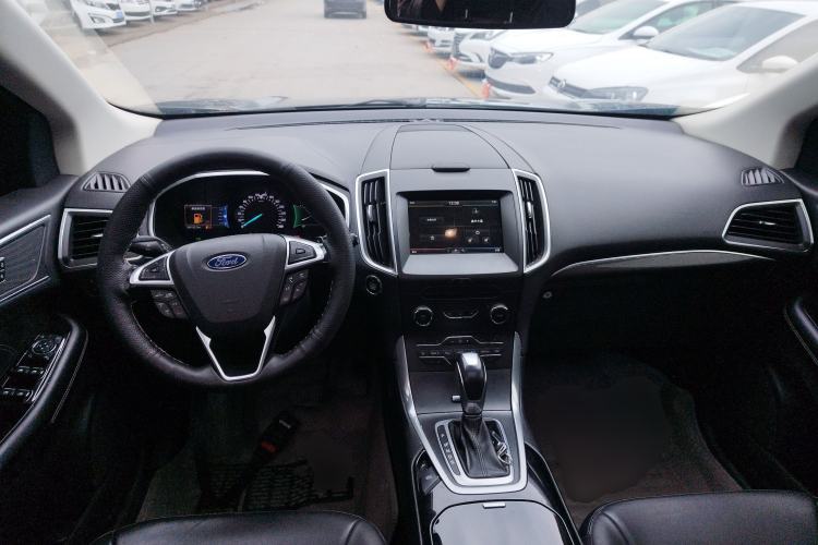 Used Ford Edge 2015 2.0T GTDi 4x4 High-Grade Model Center Console