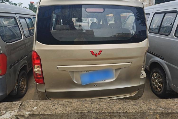 Used Wuling Rongguang V 2016 1.5L Standard Version
