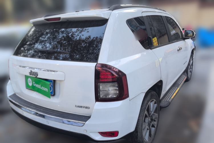 Used Jeep Compass 2015 2.0L Two-Wheel Drive Luxury Edition
